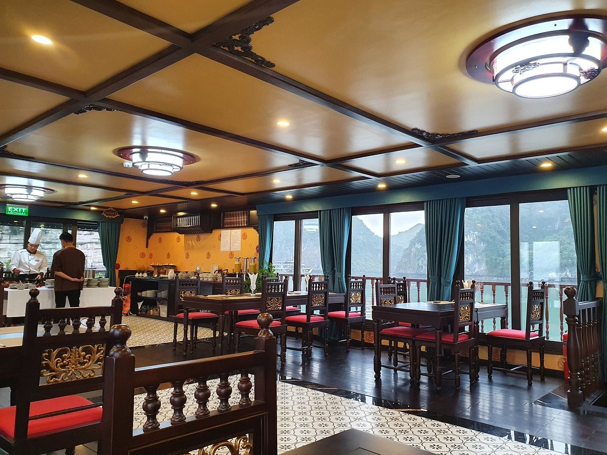 Toàn bộ hành trình hoàn toàn tuyệt vời, Bình phục vụ chúng tôi với một nụ cười và luôn chăm sóc chúng tôi rất tốt